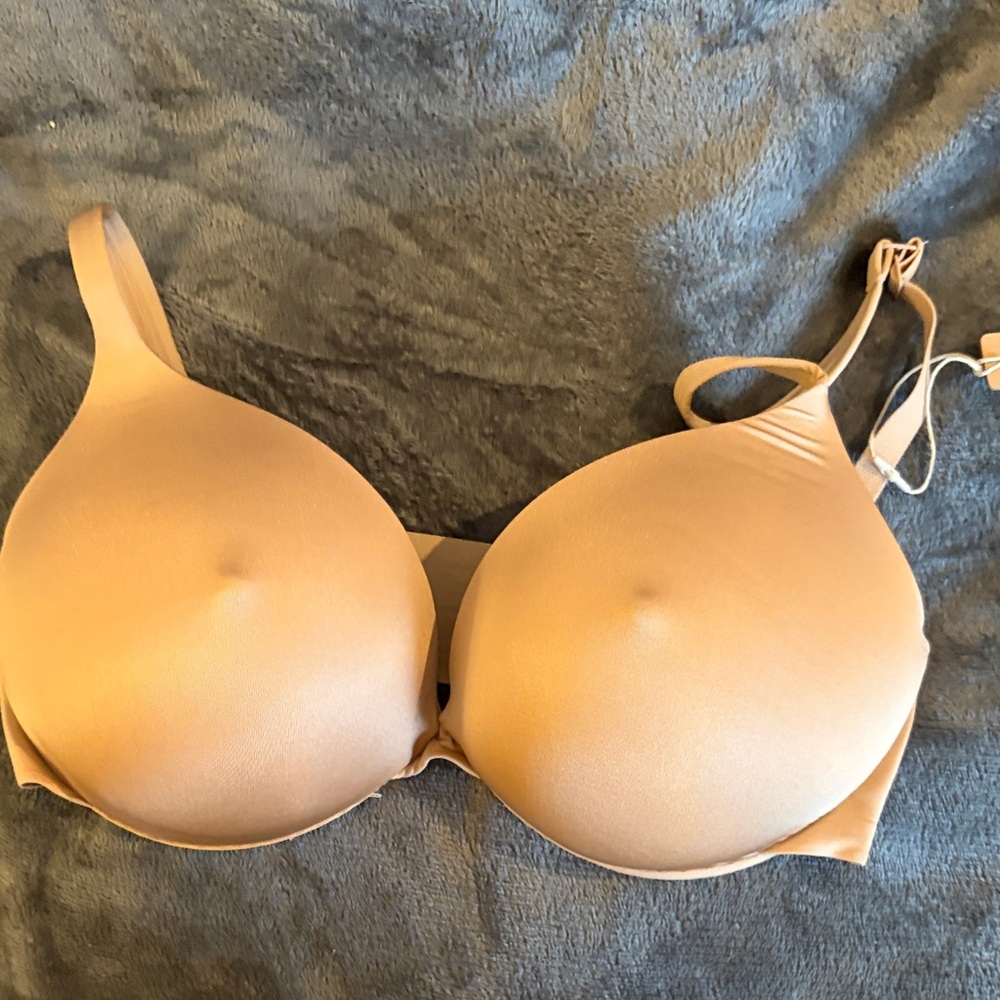 SKIMS Ultimate Nipple Push-up Bra. 32DD